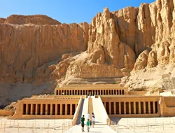 Full-Day Guided Tour of the Valley of the Queens from Hurghada with Lunch & Transfers